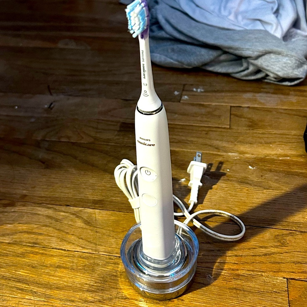 Philips barley used sonicare tooth brush